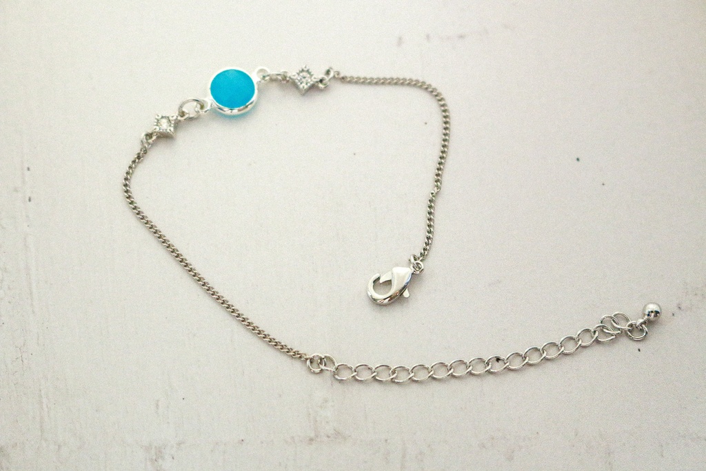 クリスタルガラスのブレスレット ミルキーブルー シルバー金具