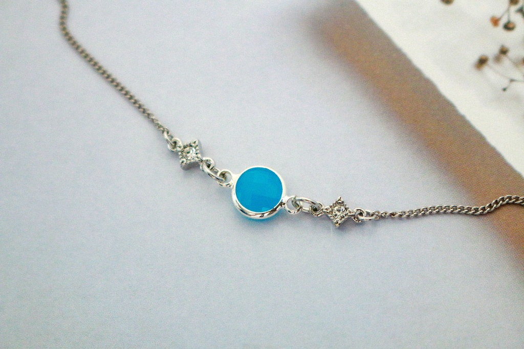 クリスタルガラスのブレスレット ミルキーブルー シルバー金具