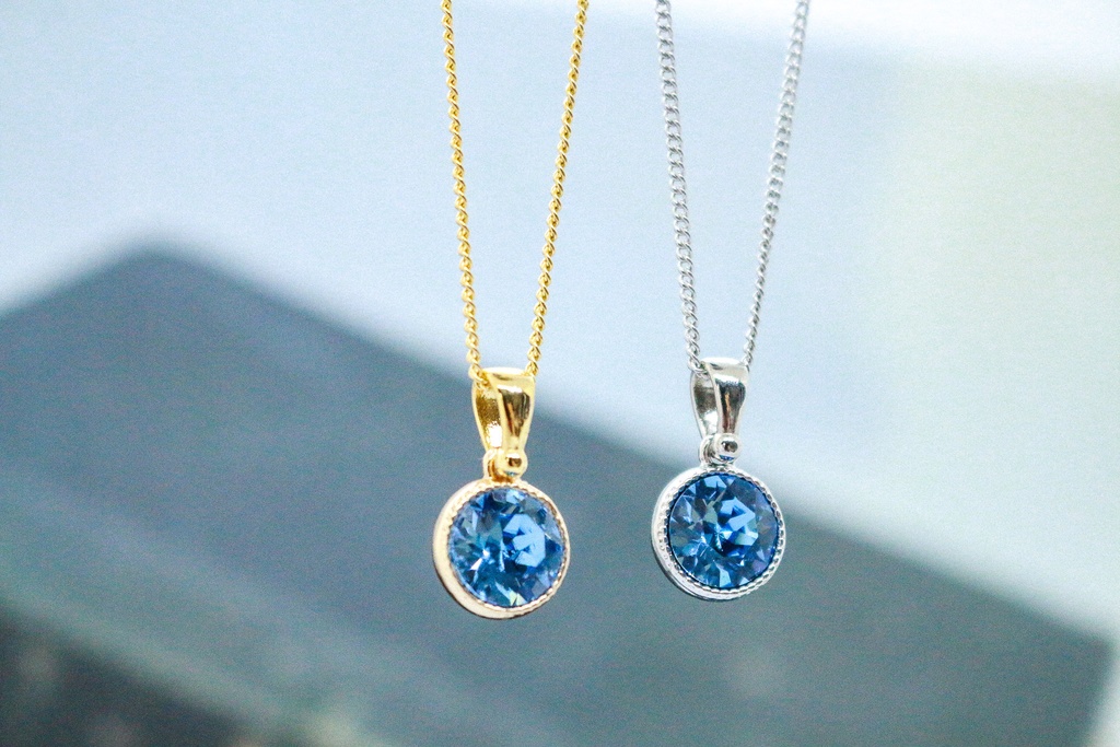 再生の輝き ― アイスブルークリスタルネックレス】 金具の色が選べます