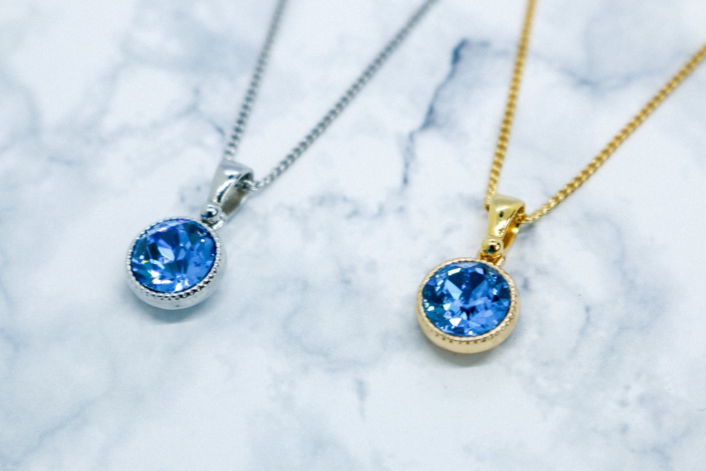 再生の輝き ― アイスブルークリスタルネックレス】 金具の色が選べます