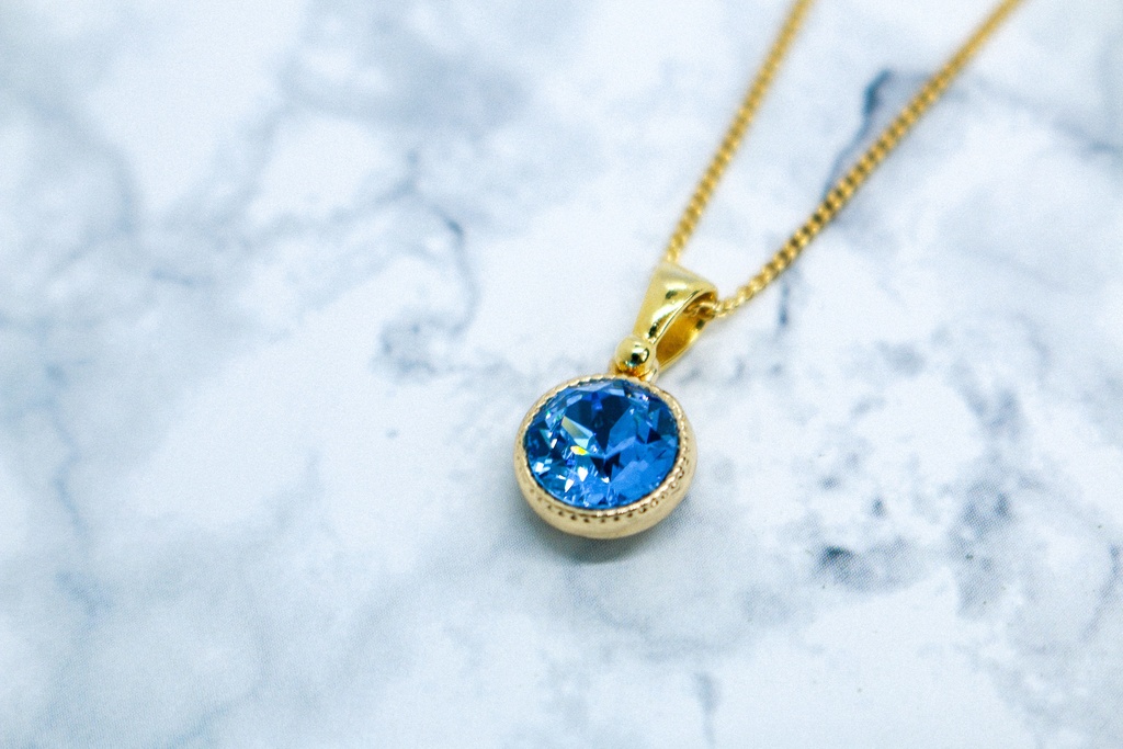 再生の輝き ― アイスブルークリスタルネックレス】 金具の色が選べます