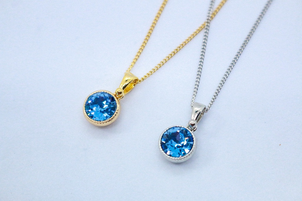 再生の輝き ― アイスブルークリスタルネックレス】 金具の色が選べます