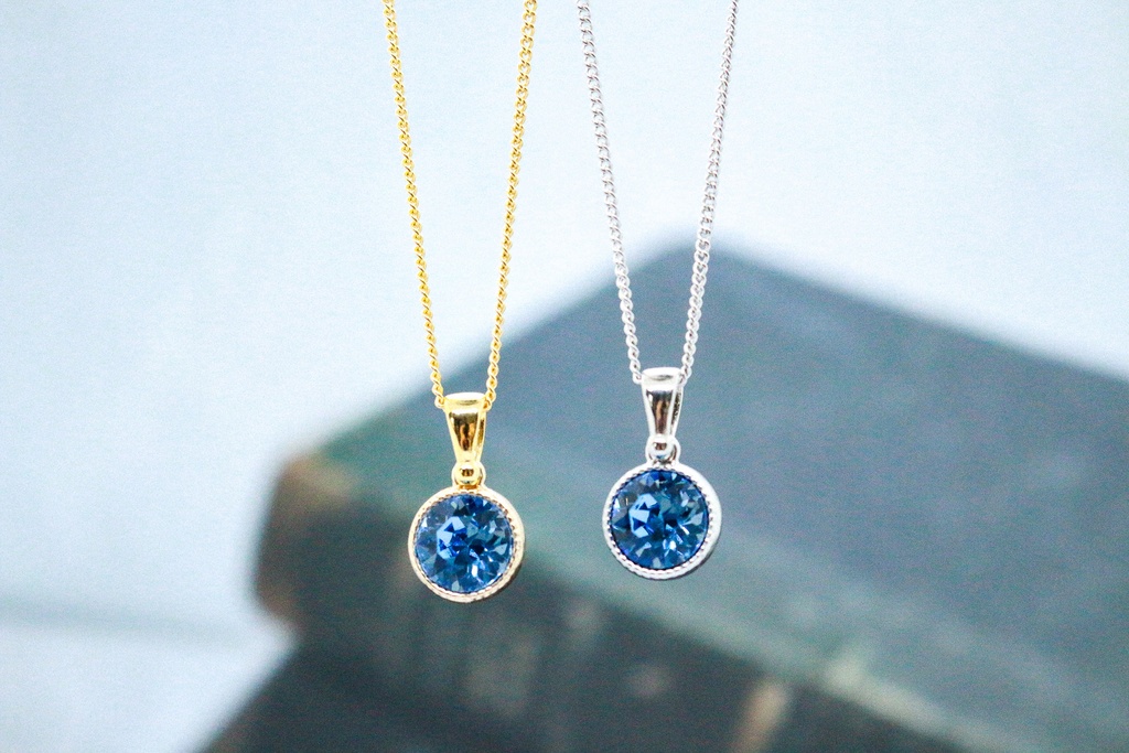 再生の輝き ― アイスブルークリスタルネックレス】 金具の色が選べます