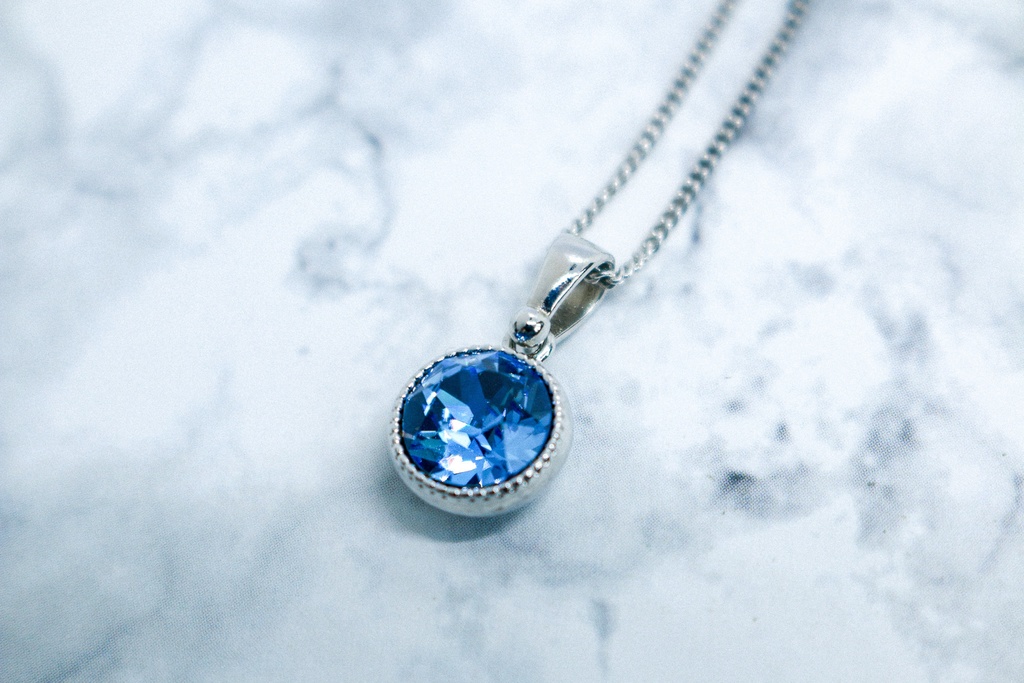 再生の輝き ― アイスブルークリスタルネックレス】 金具の色が選べます