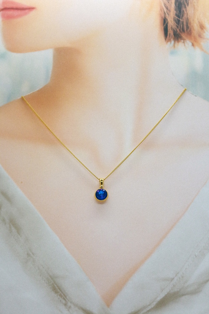 *シンプルなまるいクリスタルガラスのネックレス ロイヤルブルーディライト* 金具の色が選べます