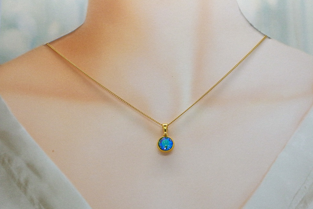 *シンプルなまるいクリスタルガラスのネックレス ライトターコイズブルー* 金具の色が選べます