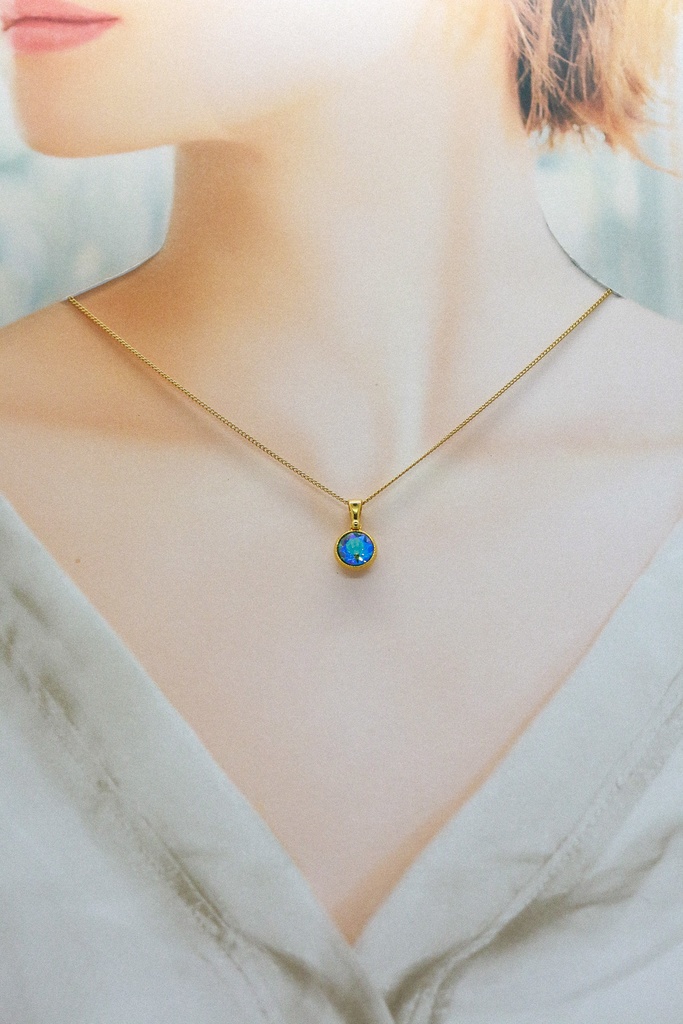 *シンプルなまるいクリスタルガラスのネックレス ライトターコイズブルー* 金具の色が選べます