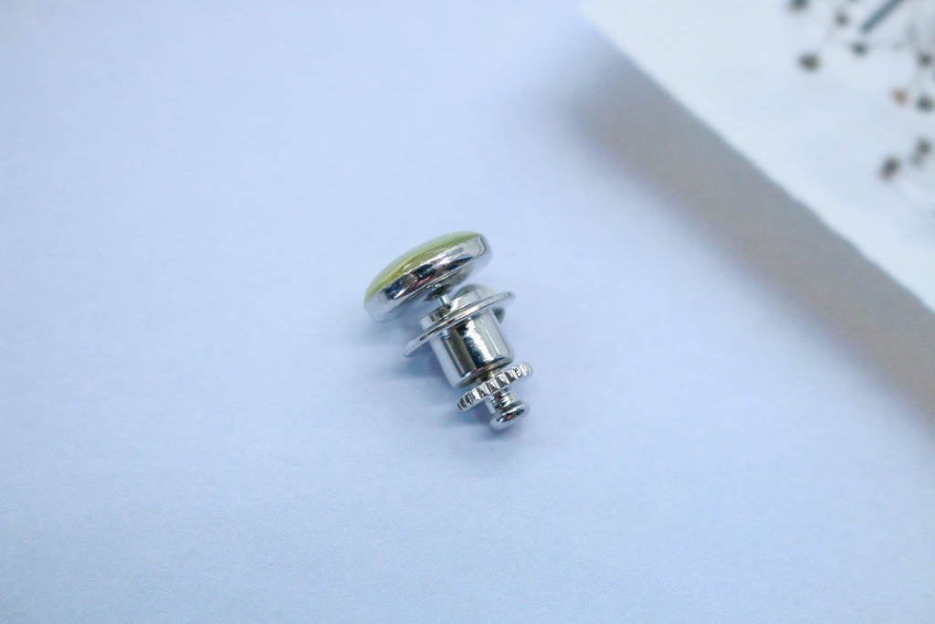 アンカーのタックピン スカイブルー×ホワイト シルバー金具