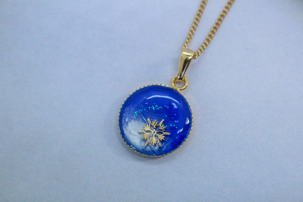 ちいさなまるいネックレス 雪 ブルー×ホワイト 金具の色が選べます