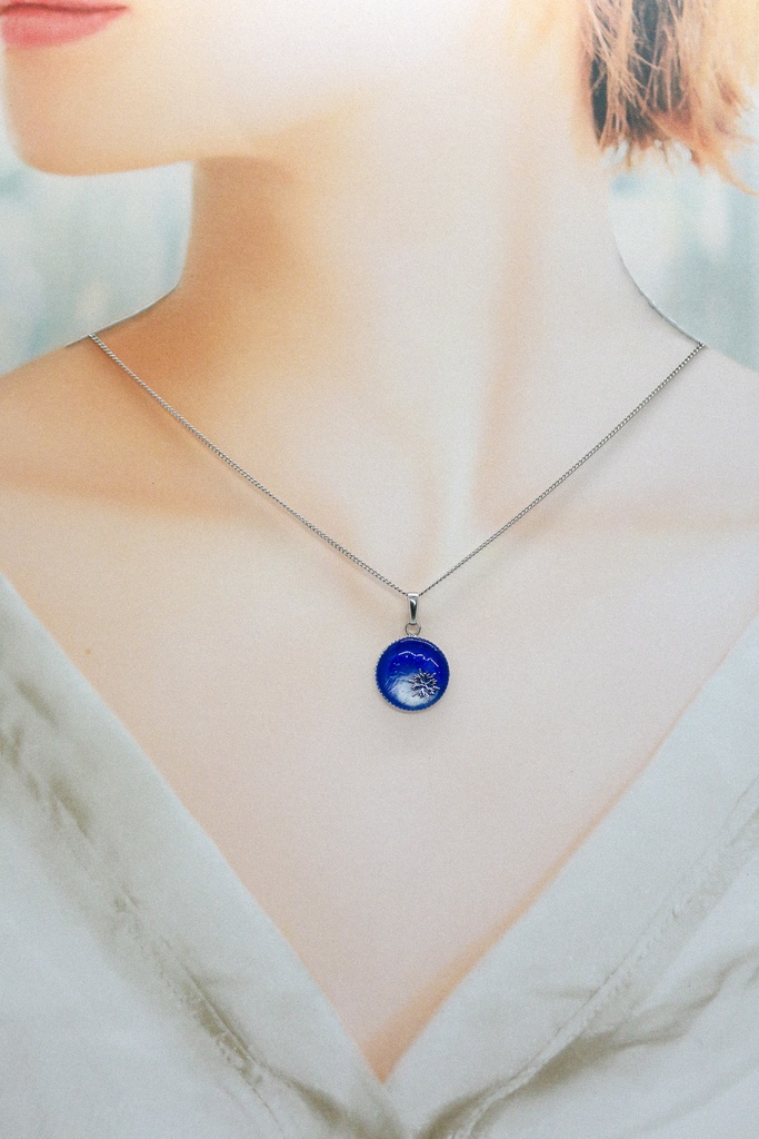ちいさなまるいネックレス 雪 ブルー×ホワイト 金具の色が選べます