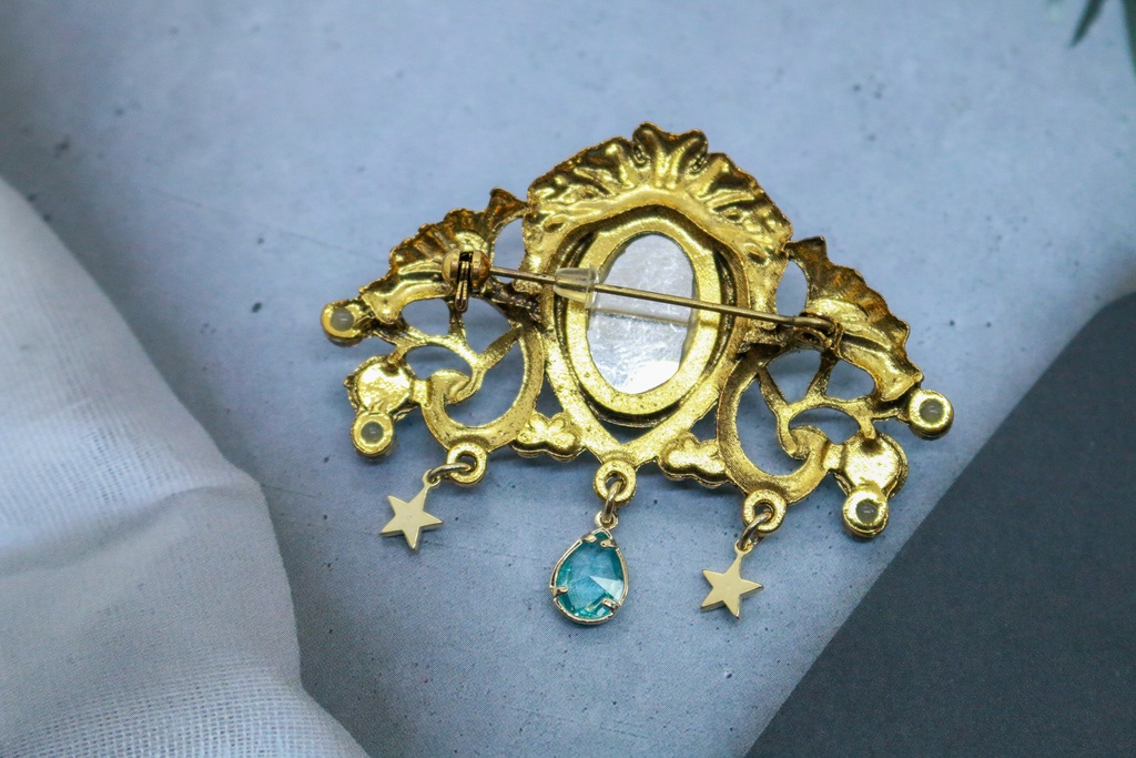 【幻想的な虹色の海 〜チェコガラスのマーメイドドリーム ブローチ〜】ゴールド金具