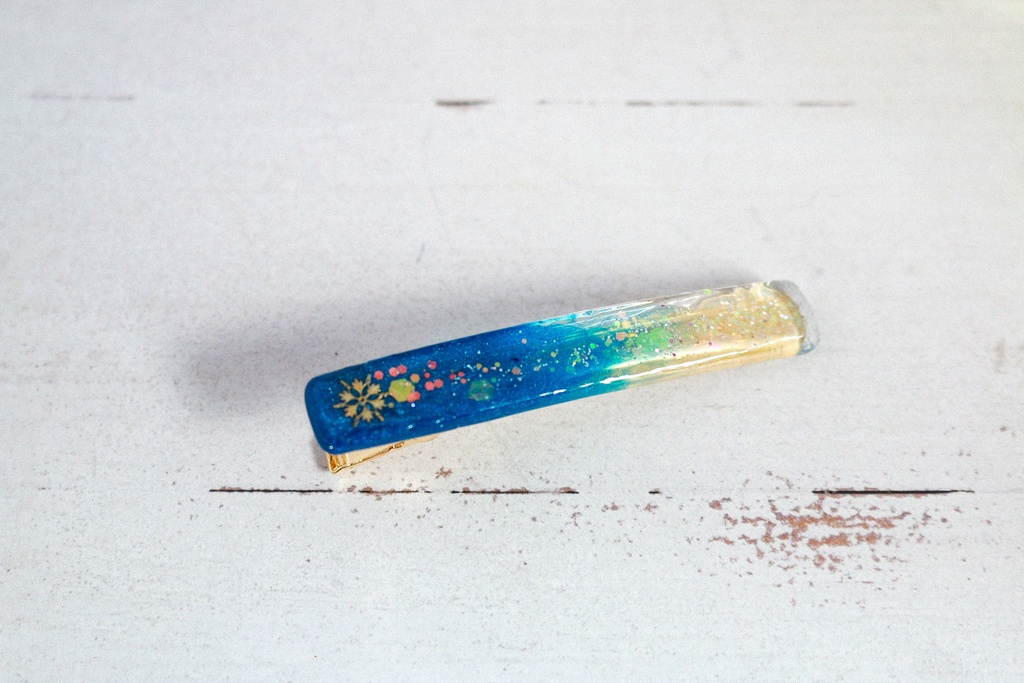 雪の結晶のヘアクリップ スティックタイプ ダークアクア×クリア ゴールド金具
