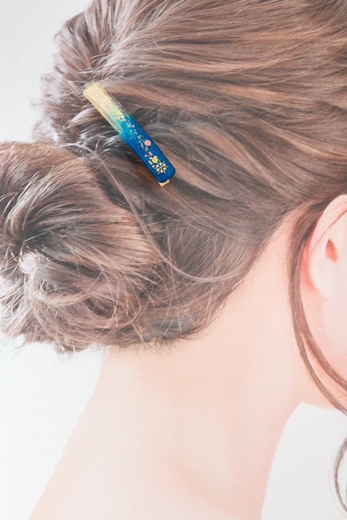 雪の結晶のヘアクリップ スティックタイプ ダークアクア×クリア ゴールド金具