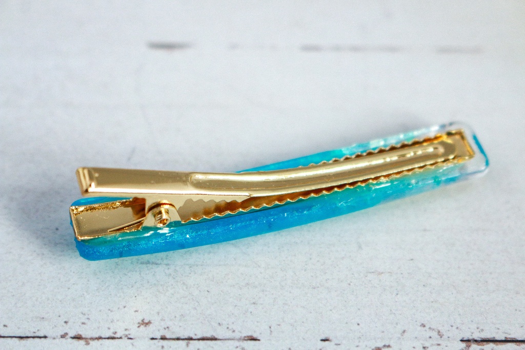 雪の結晶のヘアクリップ スティックタイプ ターコイズブルー×クリア ゴールド金具