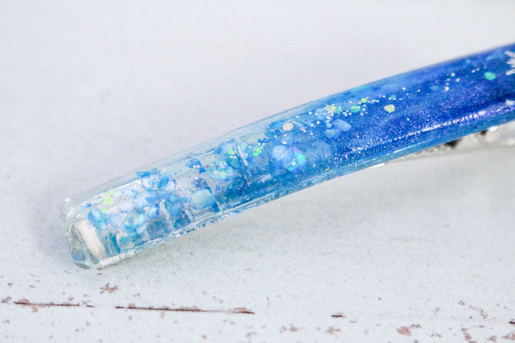 雪の結晶のヘアクリップ スティックタイプ オーシャンブルー×クリア シルバー金具