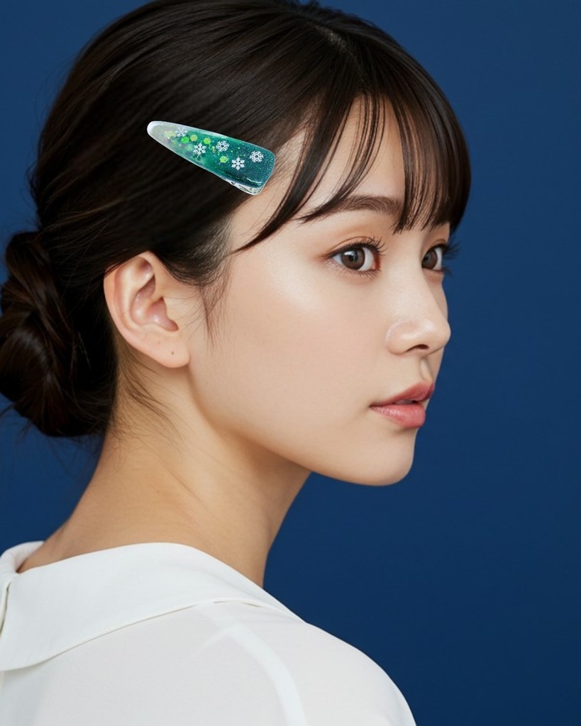 【深緑の余白 】雪の結晶のヘアクリップ ダークグリーン×クリア シルバー金具