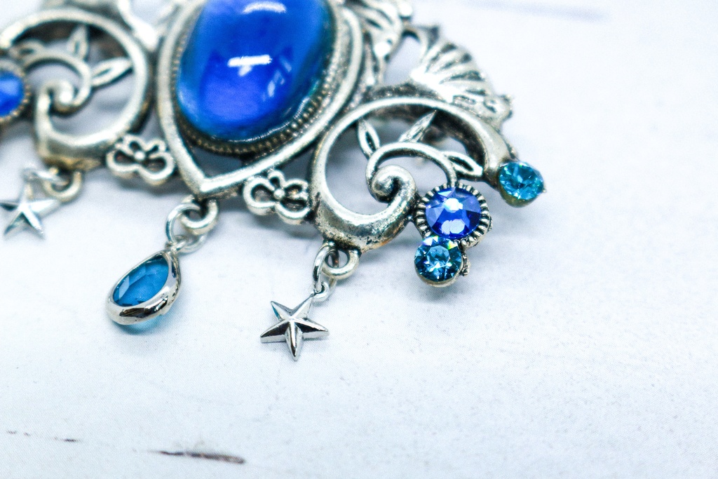 【再販なし】チェコヴィンテージガラスのブローチ ミッドナイトブルー シルバー金具