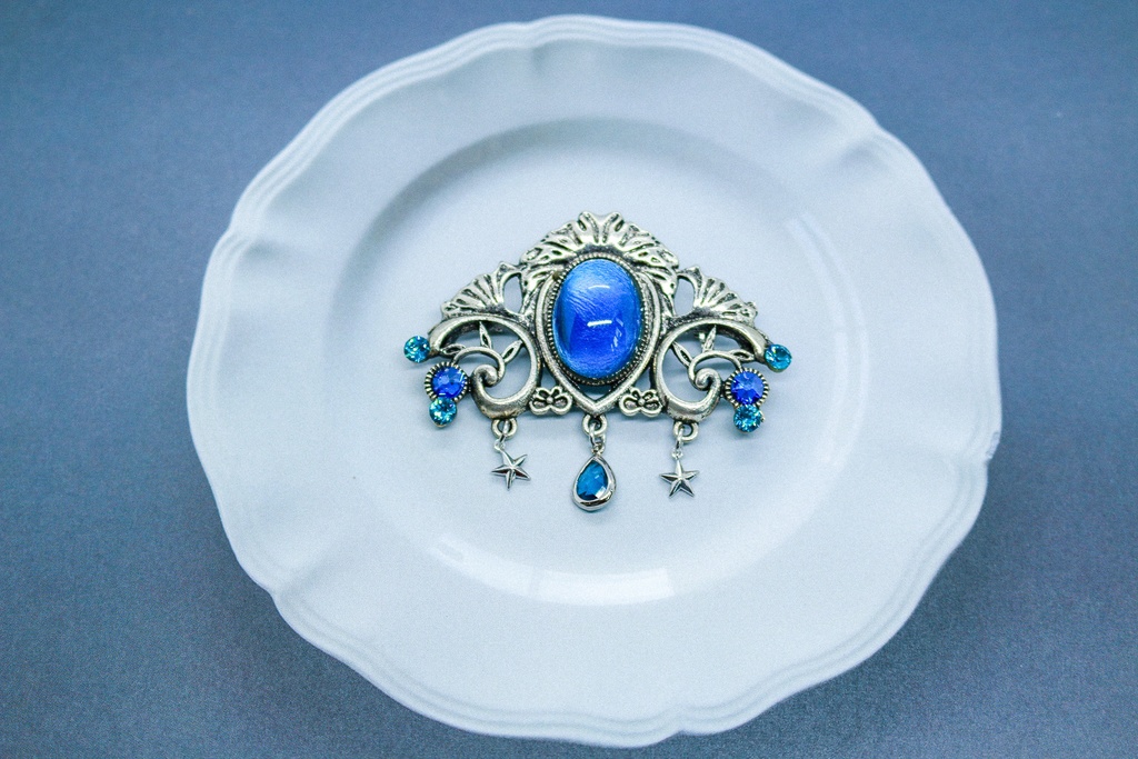 【再販なし】チェコヴィンテージガラスのブローチ ミッドナイトブルー シルバー金具