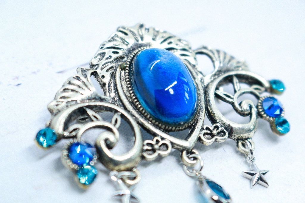 【再販なし】チェコヴィンテージガラスのブローチ ミッドナイトブルー シルバー金具