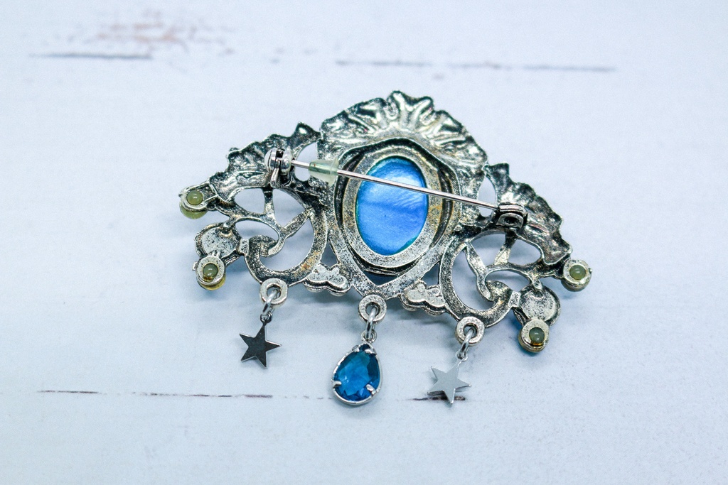 【再販なし】チェコヴィンテージガラスのブローチ ミッドナイトブルー シルバー金具
