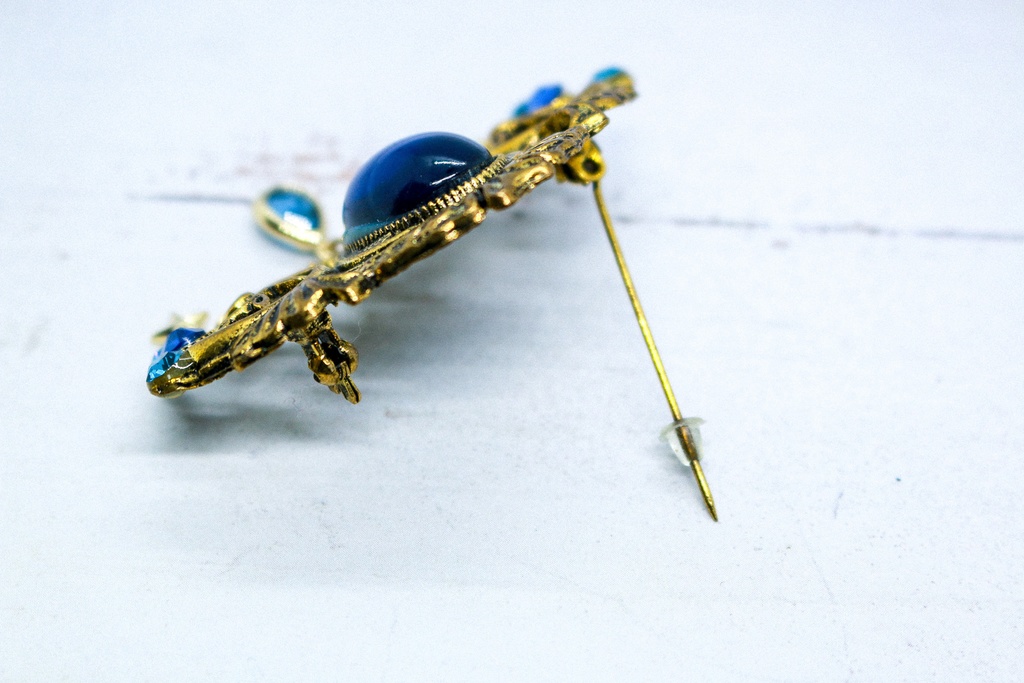 【再販なし】チェコヴィンテージガラスのブローチ ミッドナイトブルー ゴールド金具