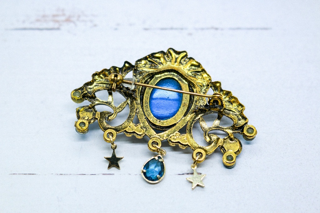 【再販なし】チェコヴィンテージガラスのブローチ ミッドナイトブルー ゴールド金具