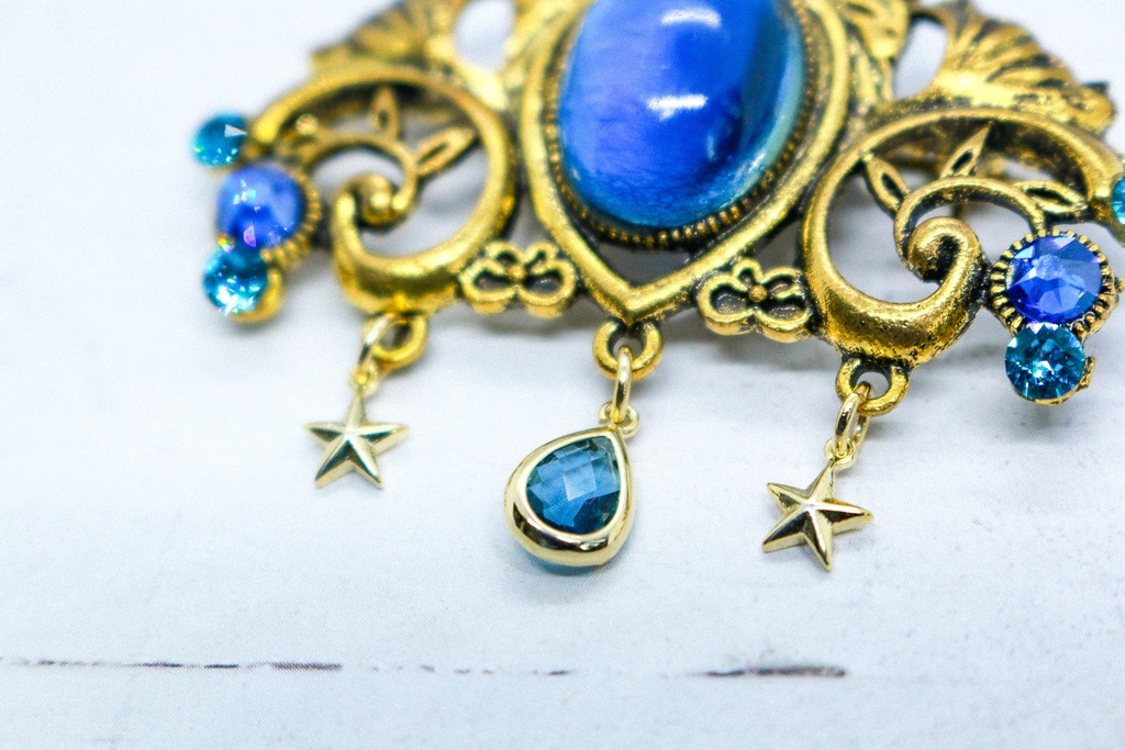 【再販なし】チェコヴィンテージガラスのブローチ ミッドナイトブルー ゴールド金具