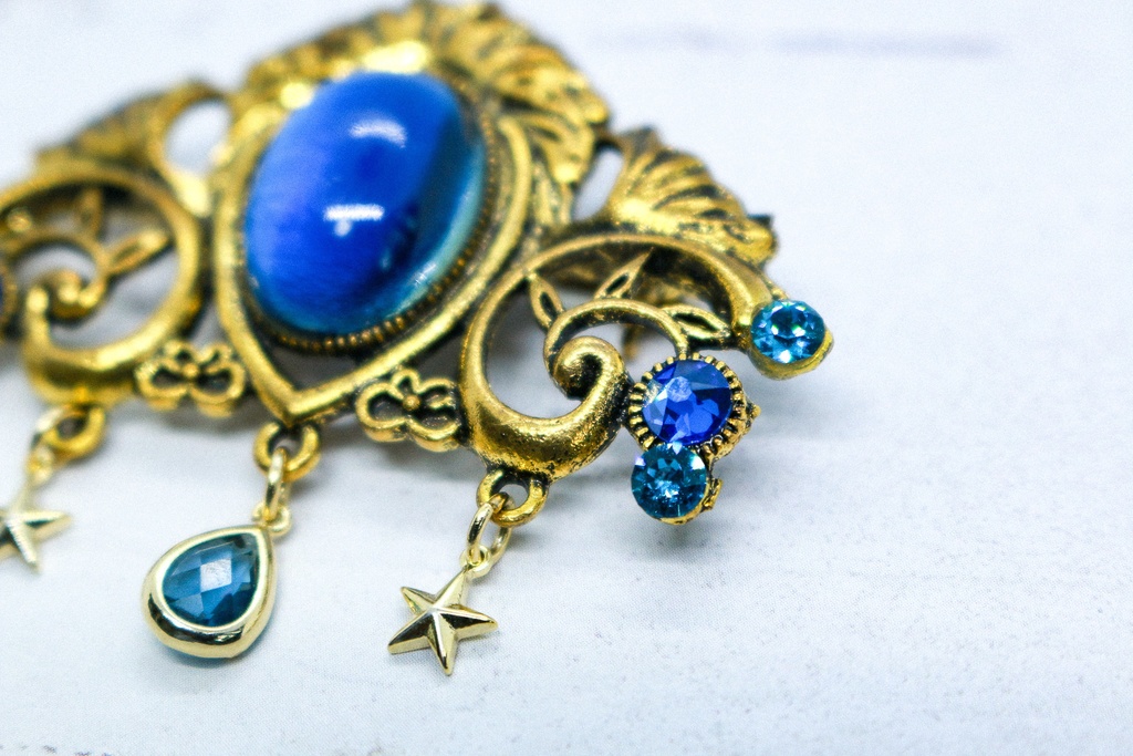 【再販なし】チェコヴィンテージガラスのブローチ ミッドナイトブルー ゴールド金具