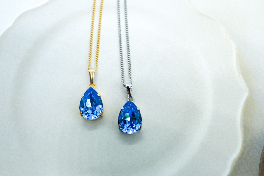 【春カラー】オーストリアクリスタルガラスのペアシェイプカットネックス ~アイスブルー~金具の色が選べます