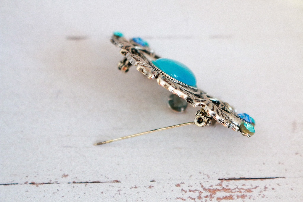 チェコヴィンテージガラスのブローチ ターコイズ(キャッツ) シルバー金具