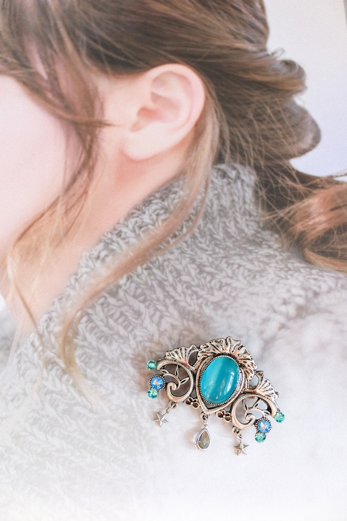 チェコヴィンテージガラスのブローチ ターコイズ(キャッツ) シルバー金具