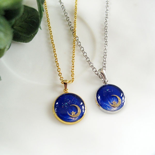 ネックレス　青の月