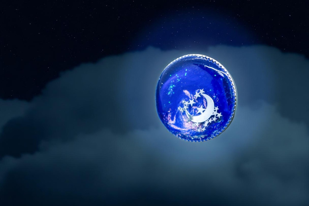 【夜空の詩(よぞらのうた) 〜輝くシルバームーンのタックピン〜】