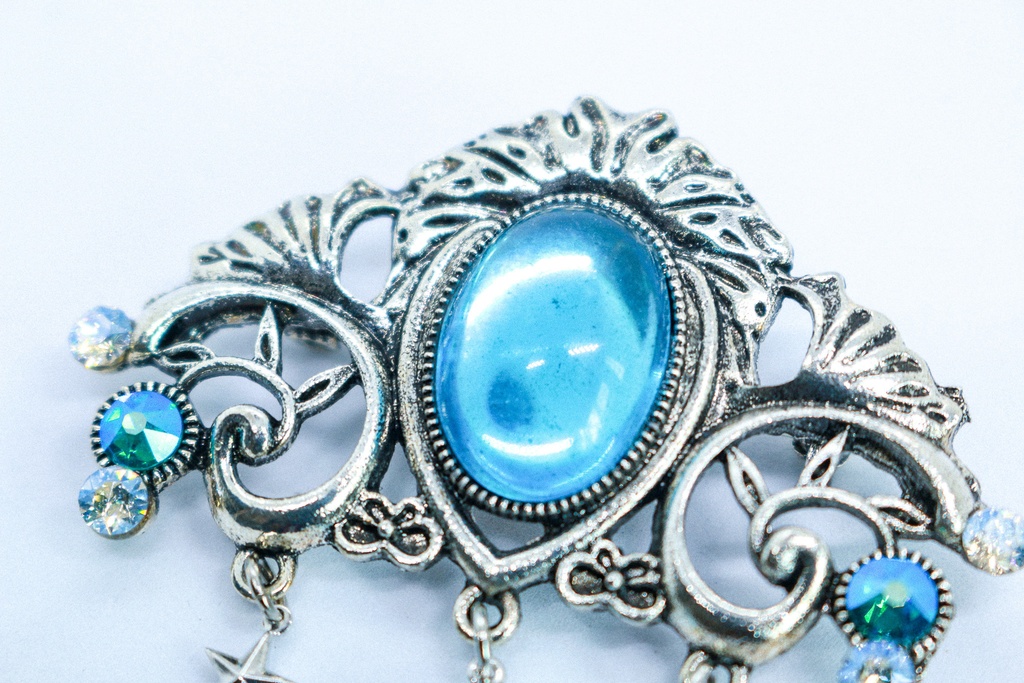 【空の記憶】- チェコガラスブローチ クリアスカイブルー シルバー金具
