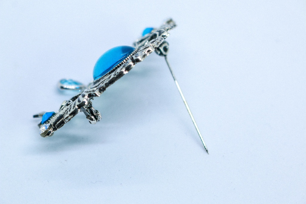 【空の記憶】- チェコガラスブローチ クリアスカイブルー シルバー金具