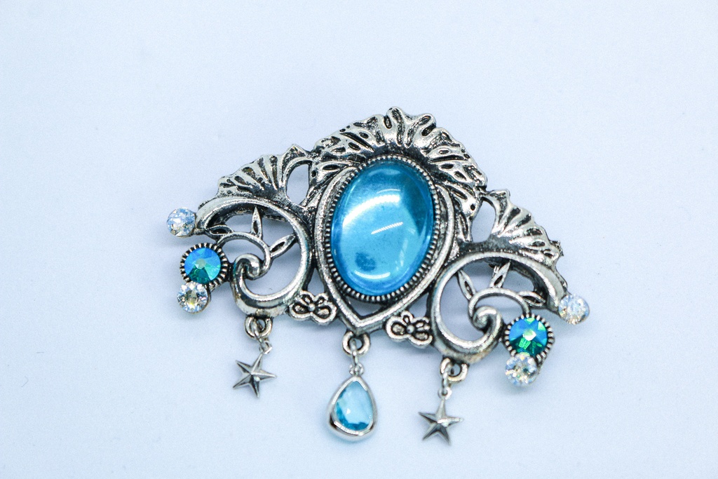 【空の記憶】- チェコガラスブローチ クリアスカイブルー シルバー金具