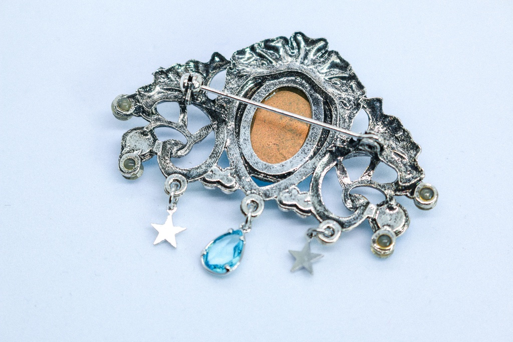 【空の記憶】- チェコガラスブローチ クリアスカイブルー シルバー金具