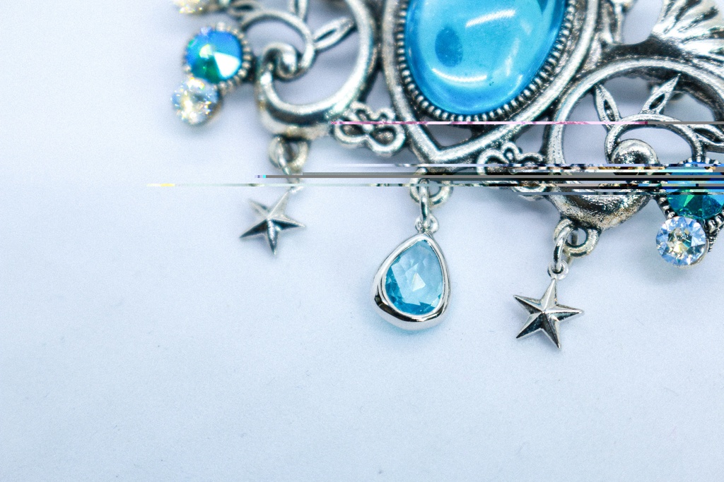 【空の記憶】- チェコガラスブローチ クリアスカイブルー シルバー金具