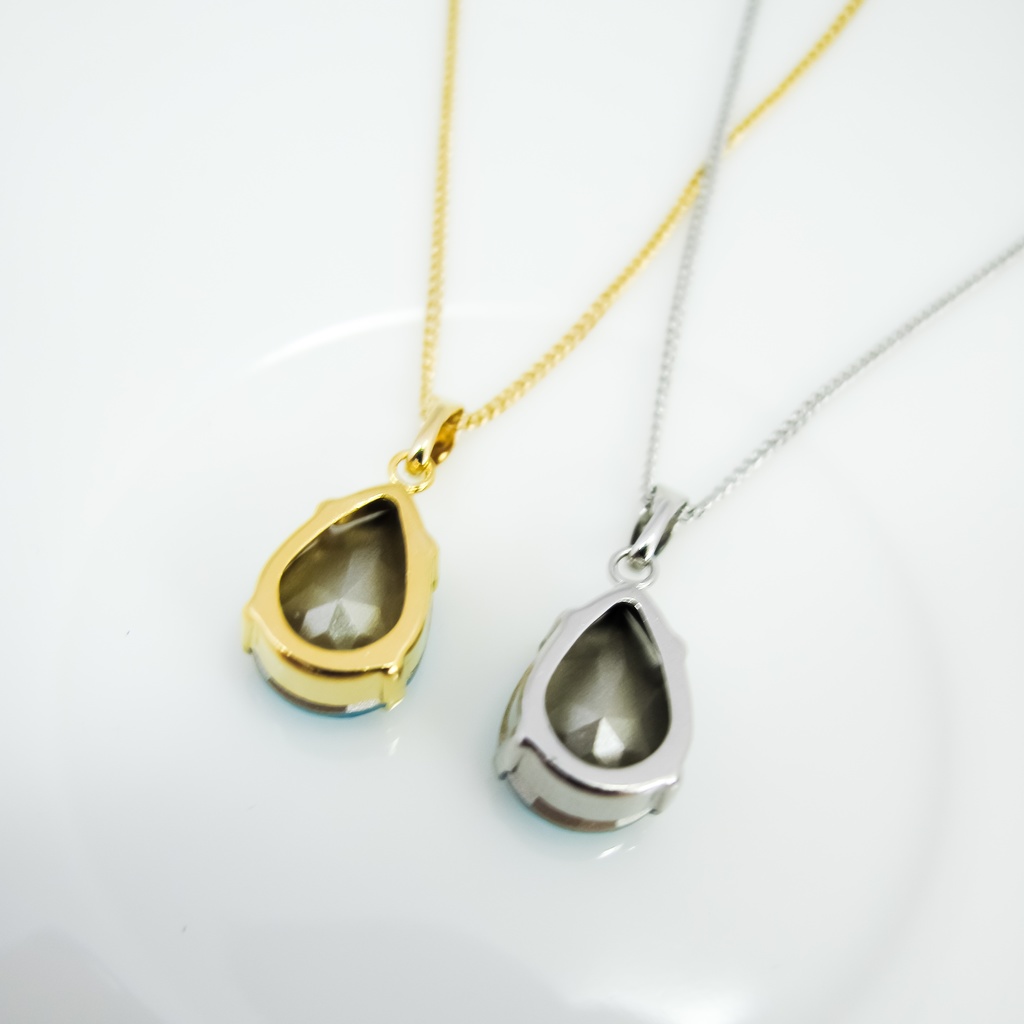 【光の境界】 オーストリアクリスタルガラスのペアシェイプカットネックレス ~ダークサファイア~金具の色が選べます