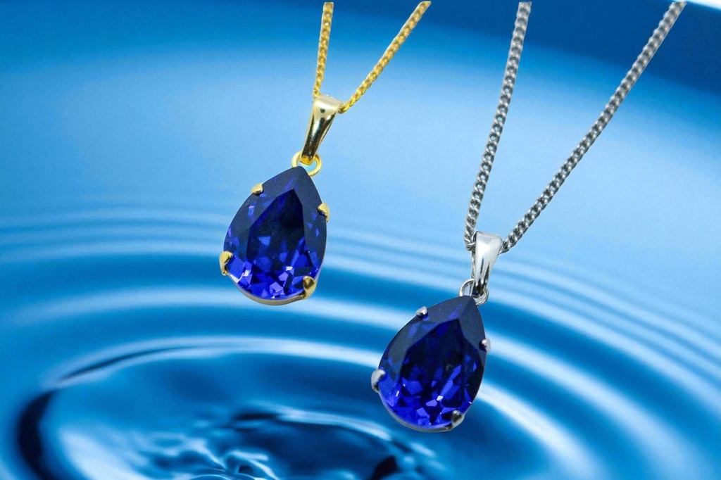 【光の境界】 オーストリアクリスタルガラスのペアシェイプカットネックレス ~ダークサファイア~金具の色が選べます