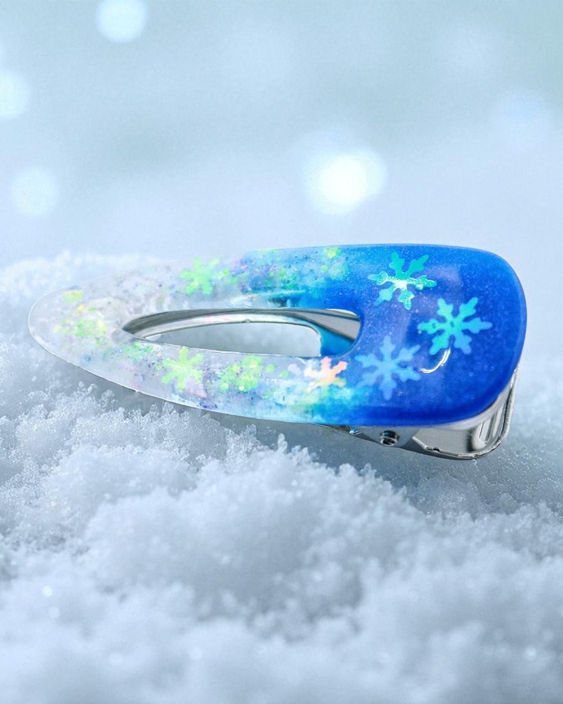 【氷の詩 — シアンブルーの雪の結晶クリップ】 シアンブルー×クリア シルバー金具