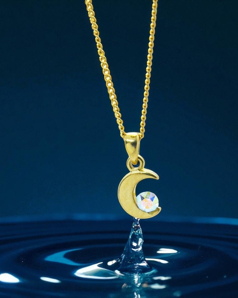 【月の守り石 – 小さな三日月とオーロラクリスタルのネックレス】 金具の色が選べます
