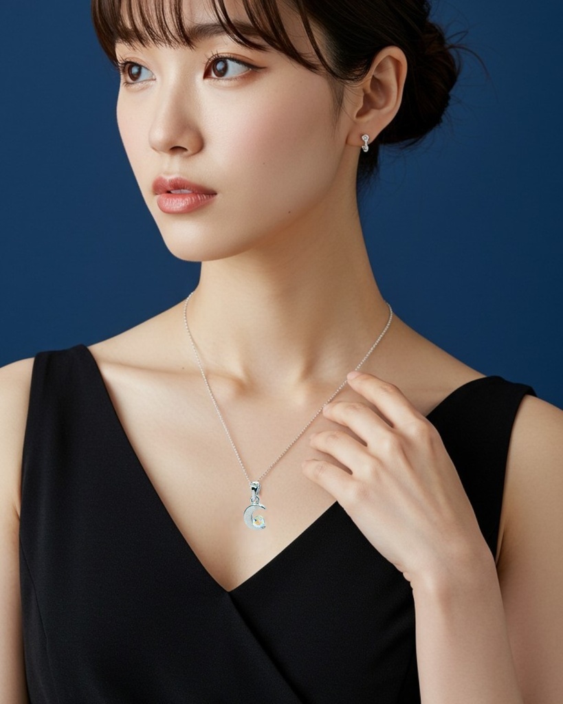 【月の守り石 – 小さな三日月とオーロラクリスタルのネックレス】 金具の色が選べます