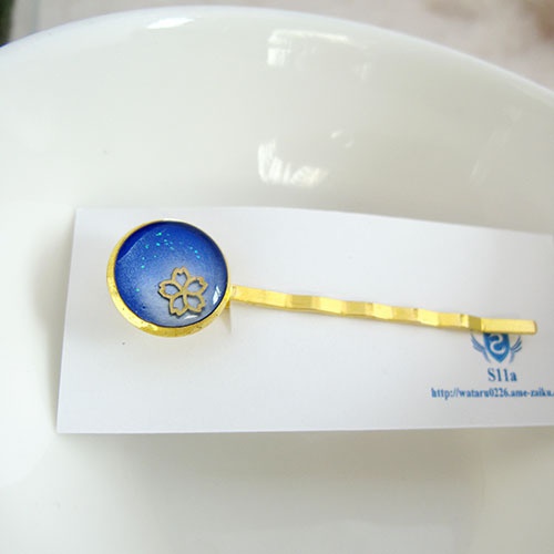 ちいさなまるい桜ヘアピン 青