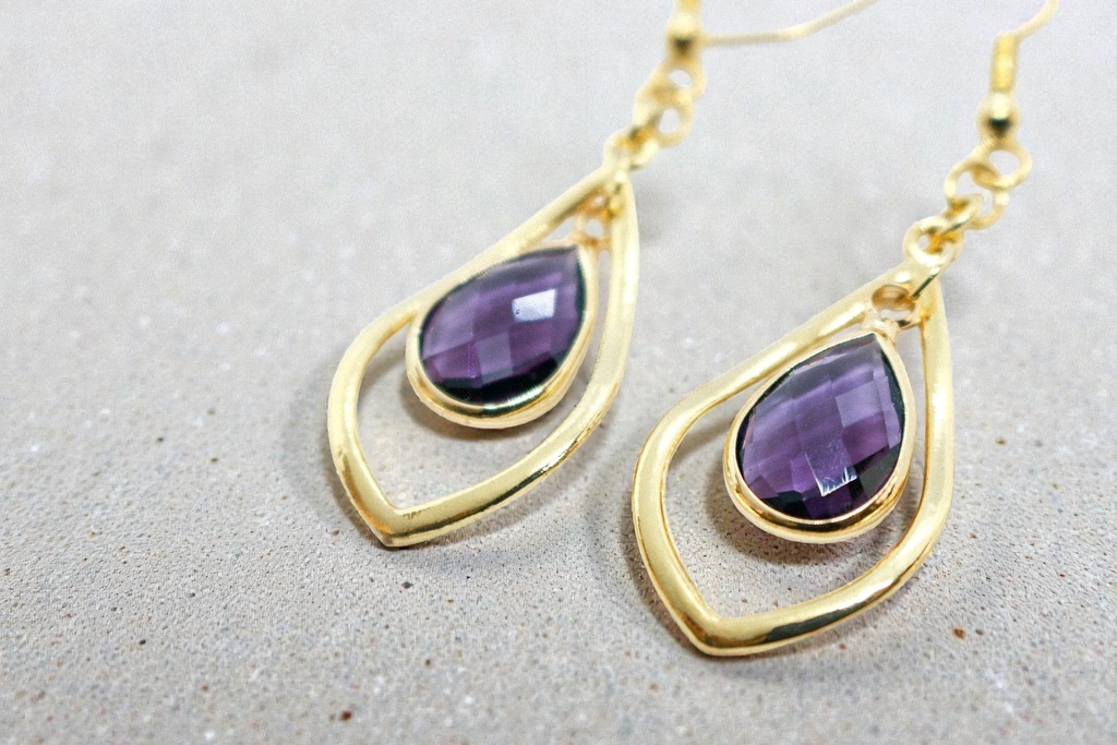Teardrop のピアス Purple ゴールド金具 イヤリング変更可能