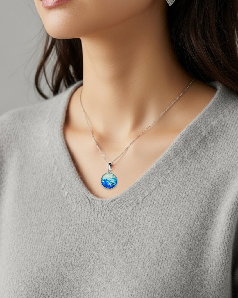 【 雪の記憶】ちいさなまるいネックレス ホワイト×オーシャンブルー シルバー金具