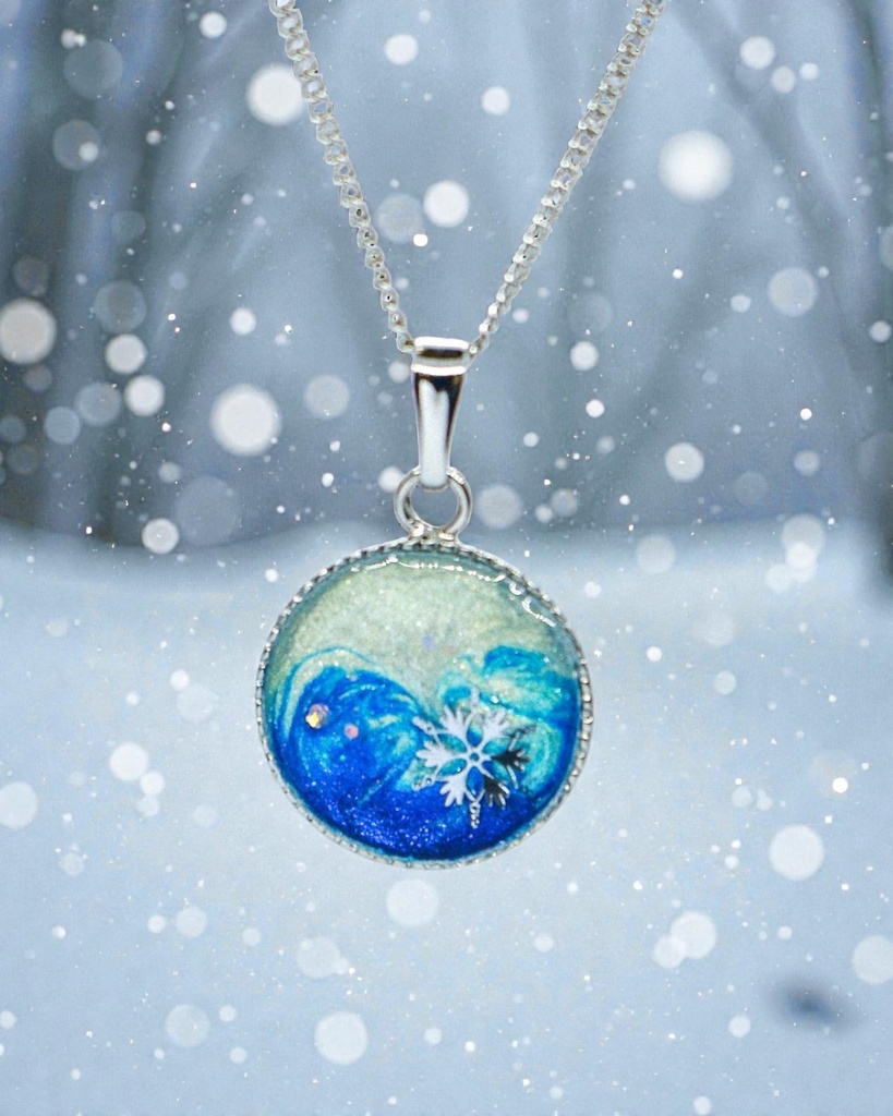【 雪の記憶】ちいさなまるいネックレス ホワイト×オーシャンブルー シルバー金具