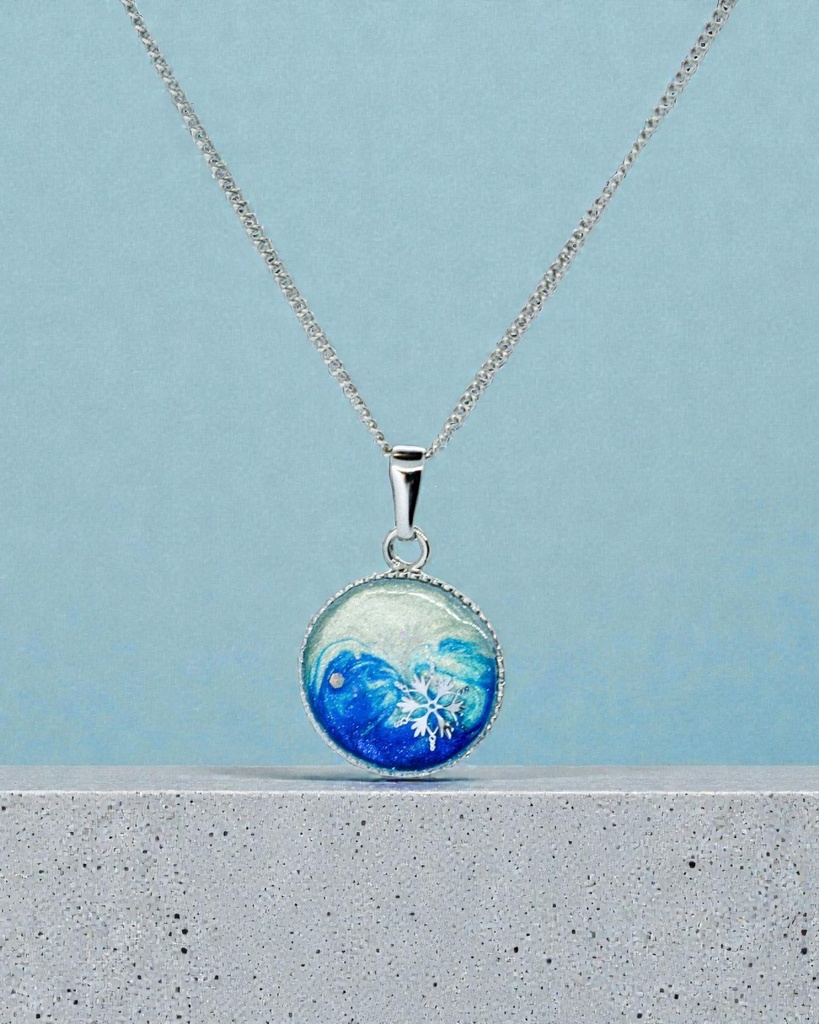 【 雪の記憶】ちいさなまるいネックレス ホワイト×オーシャンブルー シルバー金具