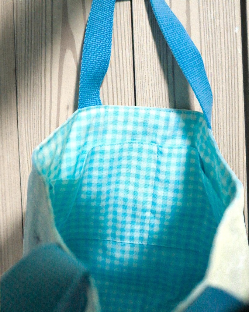 「スカイブルーの雪の結晶ミニトート|ふんわりグラデーション」スカイブルー×ホワイト