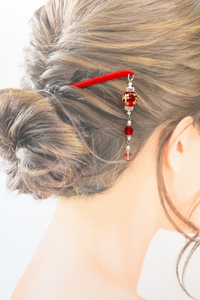 きれいな桜ガラスビーズのかんざし　～赤～ 　選べる金具色